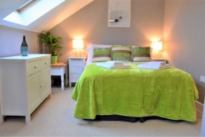 Holiday accommodation Bard's Nest Stratford upon Avon Self Catering Bedroom