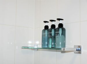 Holiday Accommodation Stratford upon Avon Bard's Nest Self Catering Bathroom Shampoo, Shower Gel offered