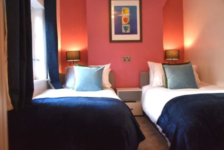 Bedroom 2: two single beds, Egyptian cotton linen