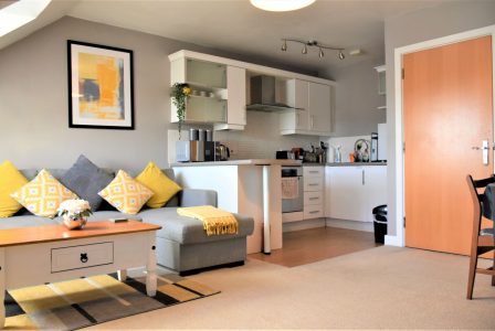 Holiday Accommodation Stratford upon Avon Bard's Nest lounge and Open Plan Kitchen
