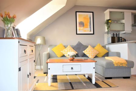 Holiday accommodation Bard's Nest Stratford upon Avon Self Catering Apartment Large Sofa